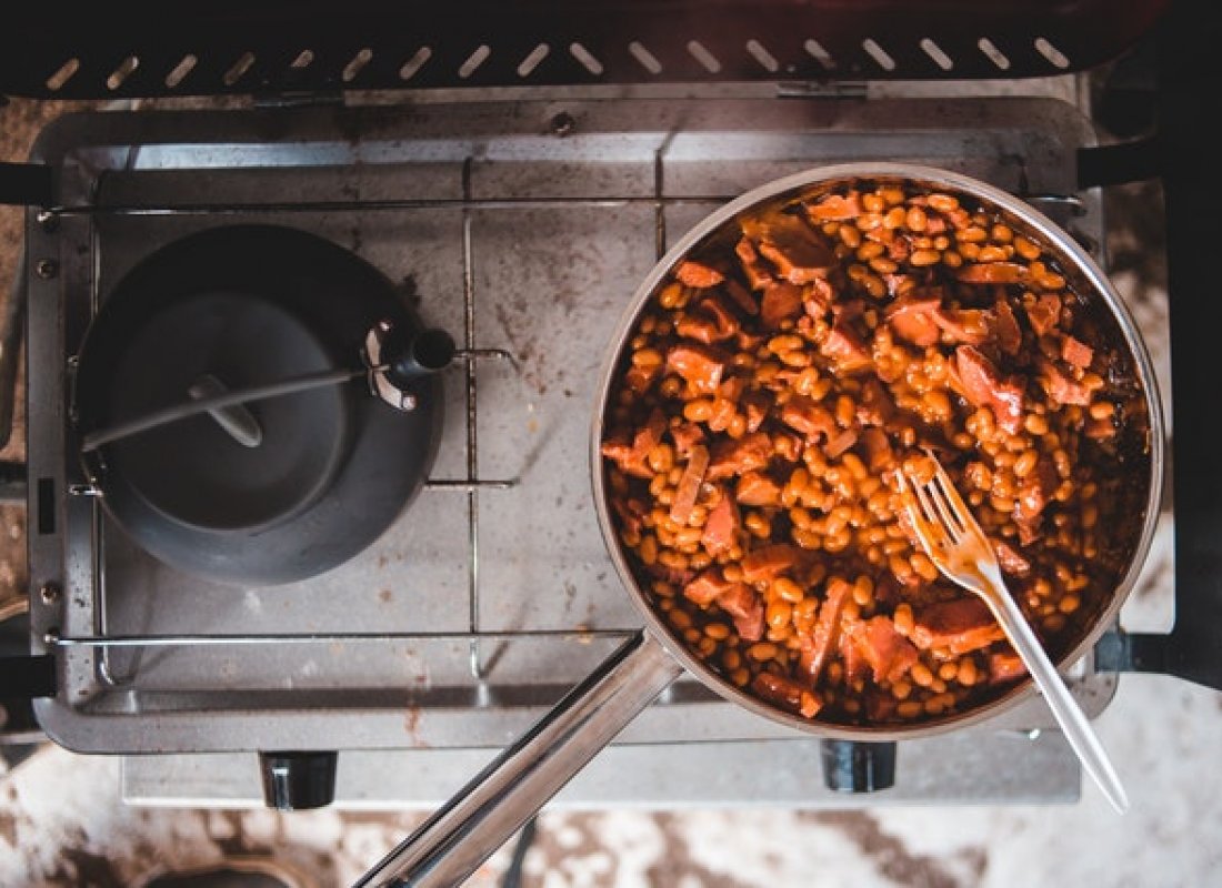 How to Clean Burnt Grease Off Frying Pans