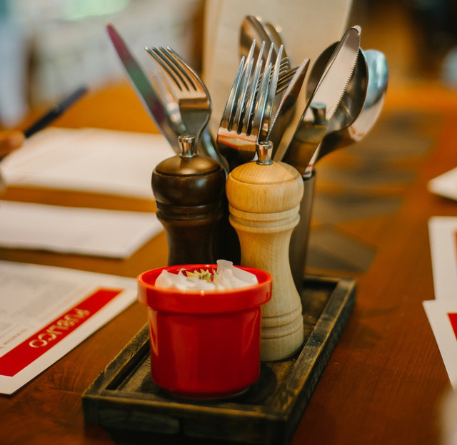 utensils-at-restaurant-in-north-carolina