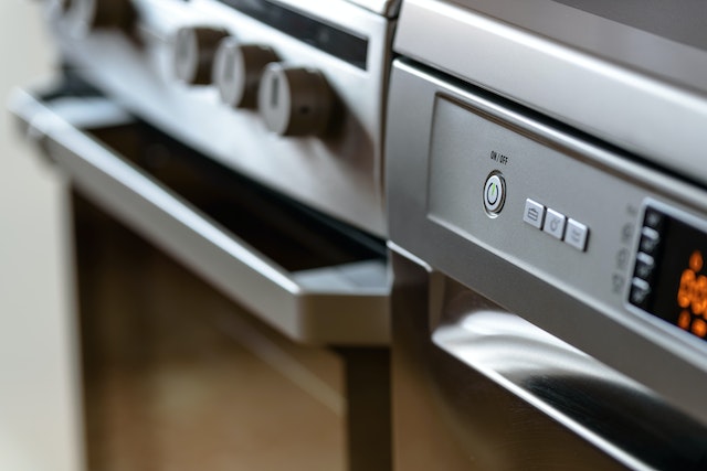 restaurant-kitchen-oven-close-up-of-buttons